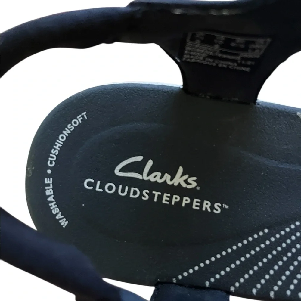Clark’s Cloud steppers navy blue and cream sandals size 10